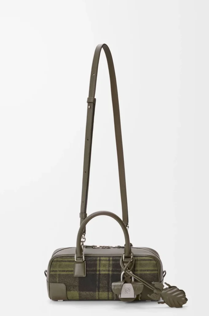 Amazona 23 kortare väska i tartanmocka och nappakalvskinn Khaki/Grön Amazona 23 kortare väska i tartanmocka och nappakalvskinn Khaki/Grön