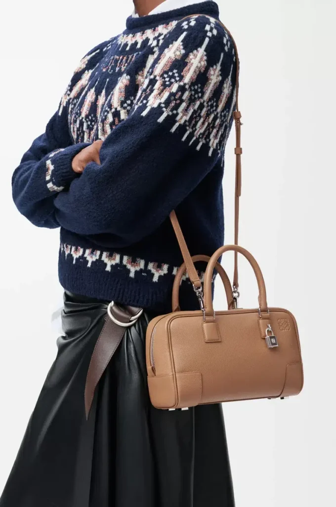 Amazona 23 väska i mjukt kornat kalvskinn Mocha Amazona 23 väska i mjukt kornat kalvskinn Mocha