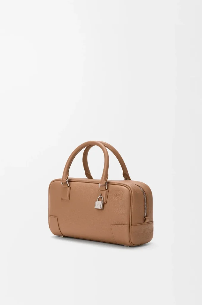 Amazona 23 väska i mjukt kornat kalvskinn Mocha Amazona 23 väska i mjukt kornat kalvskinn Mocha