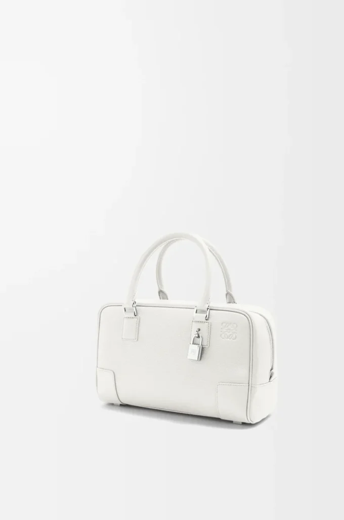 Amazona 23-väska i mjukt kornat kalvskinn Soft White Amazona 23-väska i mjukt kornat kalvskinn Soft White