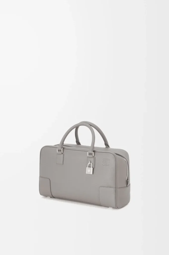 Amazona 28-väska i mjukt kornat kalvskinn Pearl Grey Amazona 28-väska i mjukt kornat kalvskinn Pearl Grey