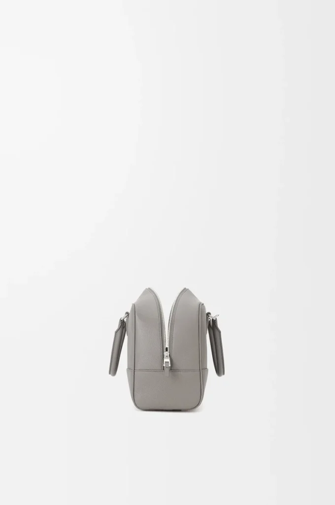 Amazona 28-väska i mjukt kornat kalvskinn Pearl Grey Amazona 28-väska i mjukt kornat kalvskinn Pearl Grey