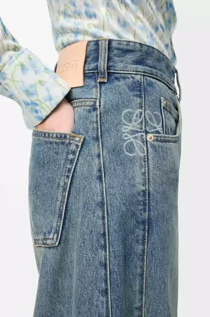 Anagram-barreljeans i denim Tvättad denim Anagram-barreljeans i denim Tvättad denim