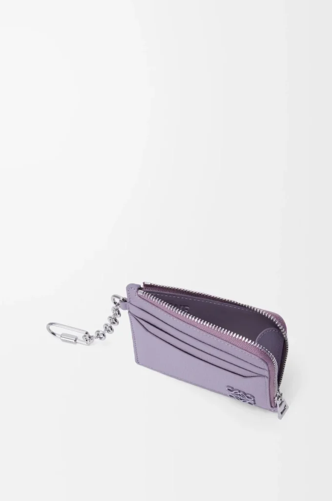 Anagram fyrkantig myntkortshållare i kalvskinn med småstenstruktur Dirty Mauve