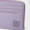Anagram fyrkantig myntkortshållare i kalvskinn med småstenstruktur Dirty Mauve