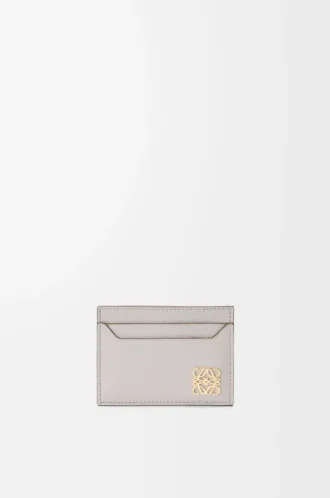 Anagram kortficka i kalvskinn med kornig struktur Light Ghost Grey
