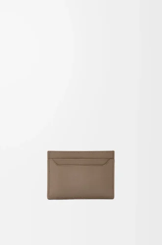 Anagram kortfodral i kalvskinn med kornig struktur Taupe