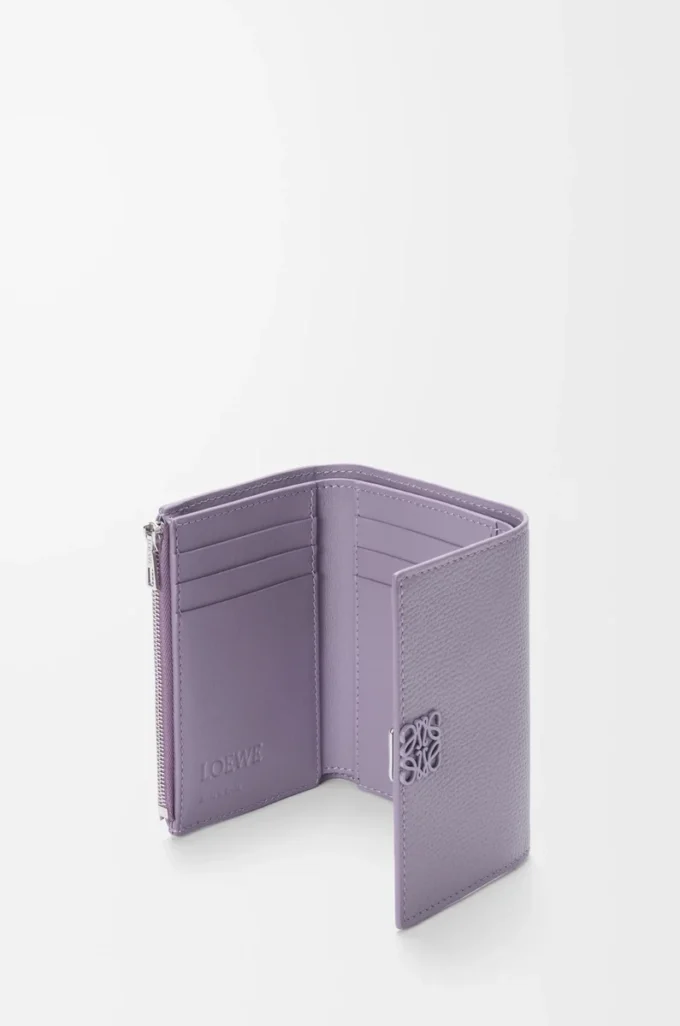 Anagram liten vertikal plånbok i kalvskinn med kornig struktur, Dirty Mauve