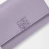 Anagram liten vertikal plånbok i kalvskinn med kornig struktur, Dirty Mauve