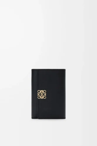 Anagram liten vertikal plånbok i kornigt kalvskinn Black/Gold