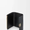 Anagram liten vertikal plånbok i kornigt kalvskinn Black/Gold