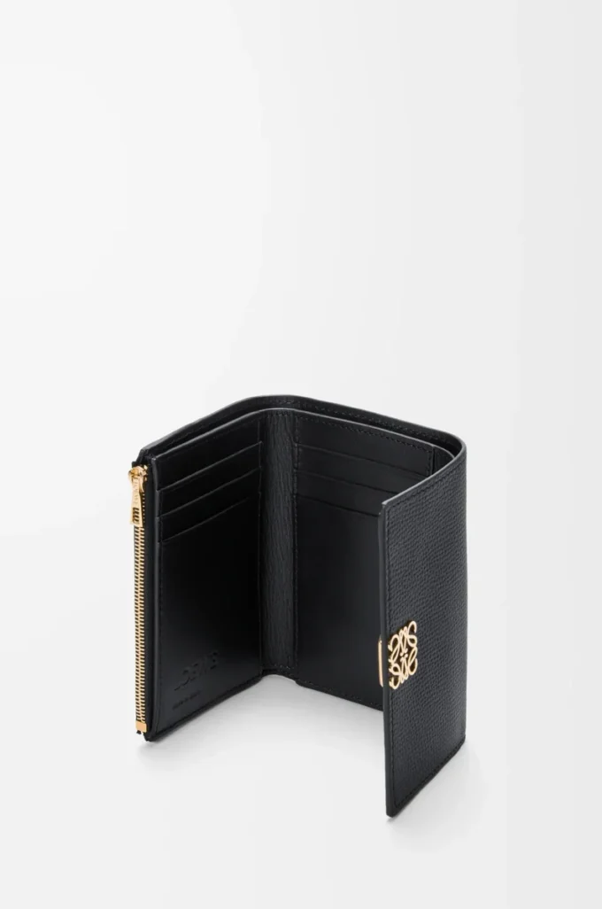 Anagram liten vertikal plånbok i kornigt kalvskinn Black/Gold