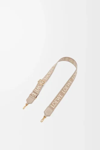 Anagram-rem i jacquard och kalvskinn Sand Anagram-rem i jacquard och kalvskinn Sand