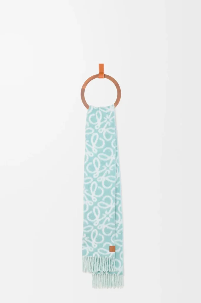 Anagram-scarf i alpacka och ullblandning Ljusblå/Vit Anagram-scarf i alpacka och ullblandning Ljusblå/Vit