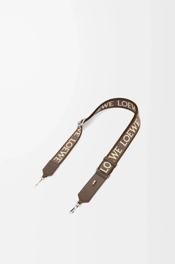 Anagramrem i jacquard och kalvskinn, mörk cigar Anagramrem i jacquard och kalvskinn, mörk cigar