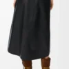 Asymmetrisk kjol i satin nappa lammskinn Svart Asymmetrisk kjol i satin nappa lammskinn Svart