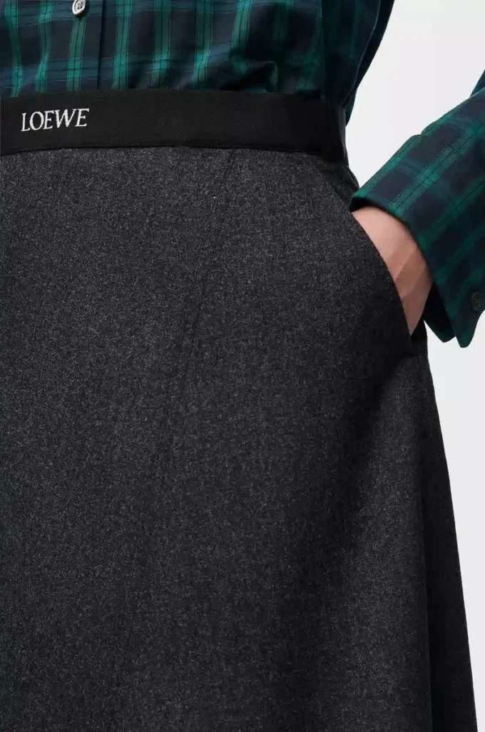 Asymmetrisk kjol i ull och kashmir Charcoal Melange Asymmetrisk kjol i ull och kashmir Charcoal Melange