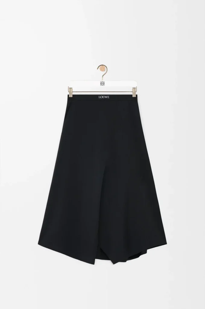 Asymmetrisk kjol i ull Svart Asymmetrisk kjol i ull Svart