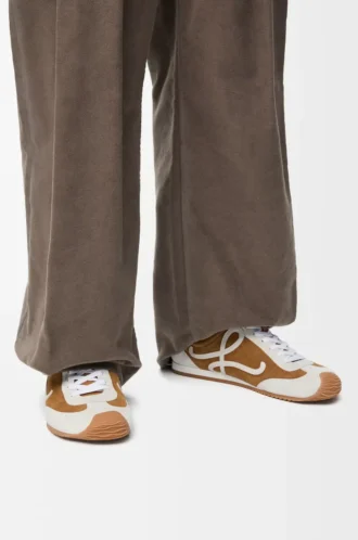 Ballet Runner 2.0 i mocka och shearling Tan/Vit