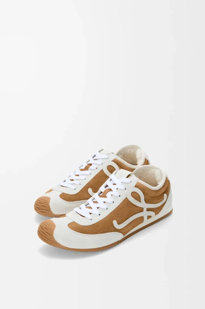 Ballet Runner 2.0 i mocka och shearling Tan/Vit