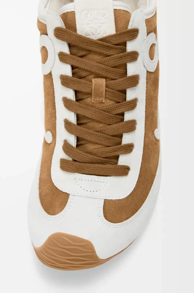 Ballet Runner 2.0 i mocka och shearling Tan/Vit