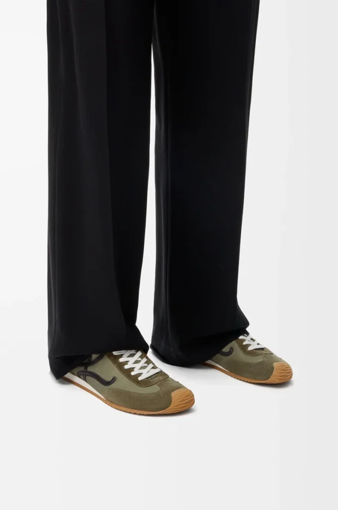 Ballet Runner 2.0 i nylon och kalvskinn Ljus khaki/svart/vit