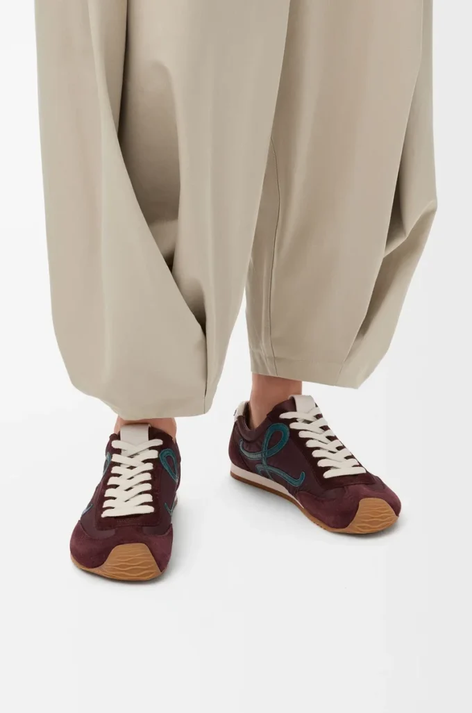 Ballet Runner 2.0 i nylon och kalvskinn Vinröd/Anka blå/Deg Ballet Runner 2.0 i nylon och kalvskinn Vinröd/Anka blå/Deg
