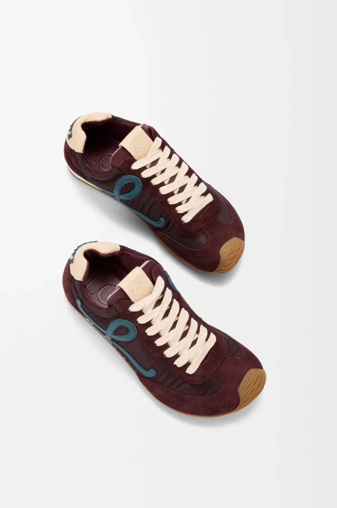 Ballet Runner 2.0 i nylon och kalvskinn Vinröd/Anka blå/Deg Ballet Runner 2.0 i nylon och kalvskinn Vinröd/Anka blå/Deg