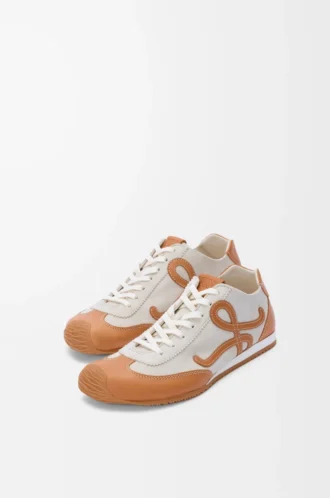 Ballet Runner 2.0 ofodrad i hjortskinn och vegetabiliskt garvat kalvskinn Soft White/Tan