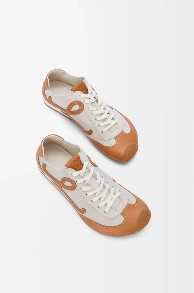 Ballet Runner 2.0 ofodrad i hjortskinn och vegetabiliskt garvat kalvskinn Soft White/Tan