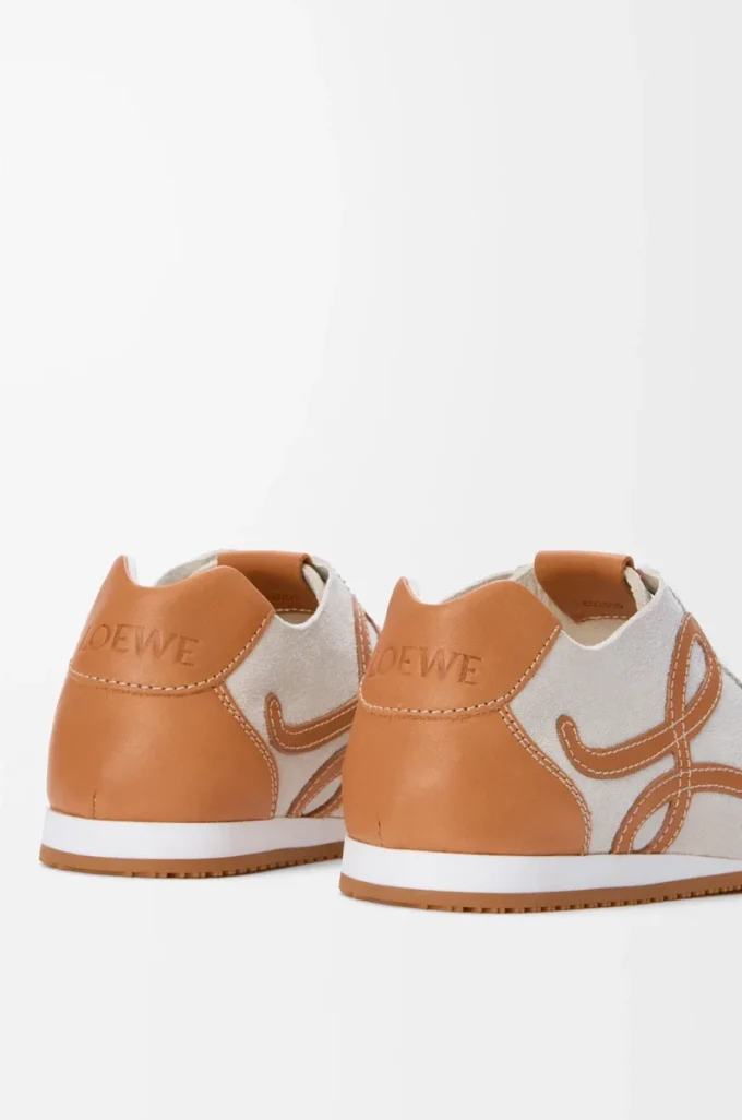 Ballet Runner 2.0 ofodrad i hjortskinn och vegetabiliskt garvat kalvskinn Soft White/Tan
