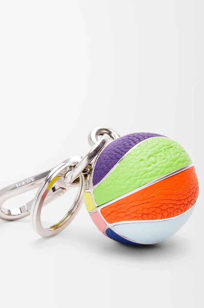 Basketbollcharm i kalvskinn och metall Flerfärgad