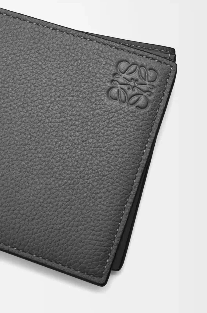 Bifold plånbok i mjukt kornat kalvskinn Anthracite