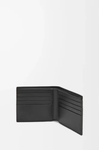 bifold plnbok i mjukt kornat kalvskinn svart 2 330x498 - Bifold pl&aring;nbok i mjukt kornat kalvskinn Svart