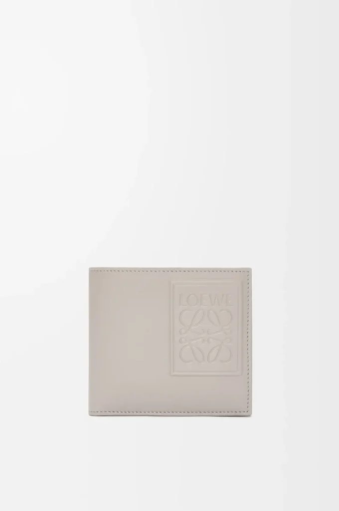 Bifold plånbok i satin kalvskinn Shell Grey