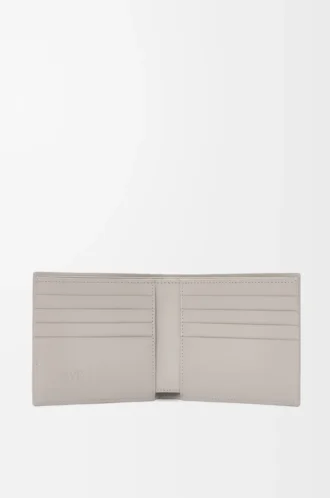 bifold plnbok i satin kalvskinn shell grey 2 330x498 - Bifold pl&aring;nbok i satin kalvskinn Shell Grey
