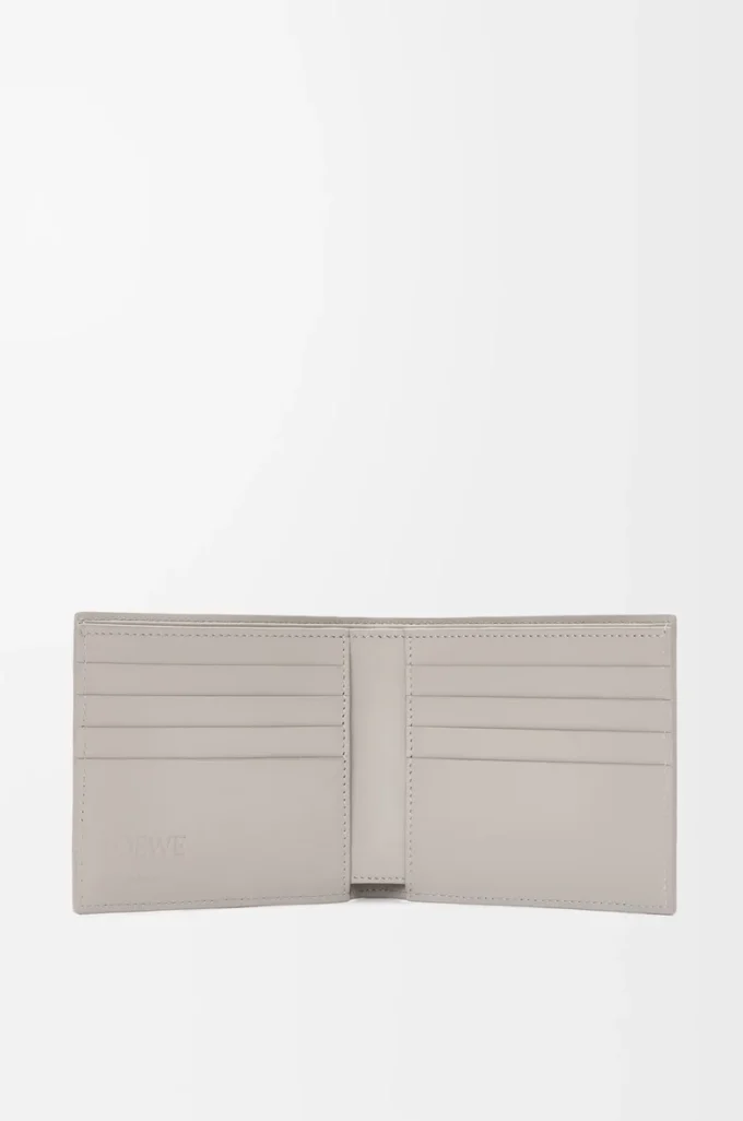 Bifold plånbok i satin kalvskinn Shell Grey