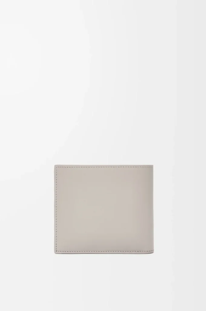 Bifold plånbok i satin kalvskinn Shell Grey