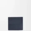 Bifold plånbok i texturerat klassiskt kalvskinn Deep Navy Bifold plånbok i texturerat klassiskt kalvskinn Deep Navy