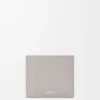 Bifold plånbok i texturerat klassiskt kalvskinn Shell Grey Bifold plånbok i texturerat klassiskt kalvskinn Shell Grey