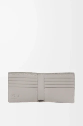 Bifold plånbok i texturerat klassiskt kalvskinn Shell Grey
