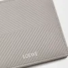 Bifold plånbok i texturerat klassiskt kalvskinn Shell Grey Bifold plånbok i texturerat klassiskt kalvskinn Shell Grey