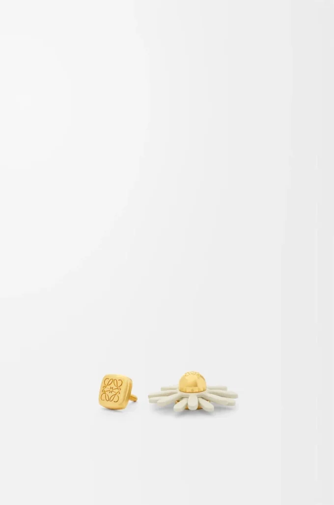 Blomsterbrosch i kalvskinn Vit