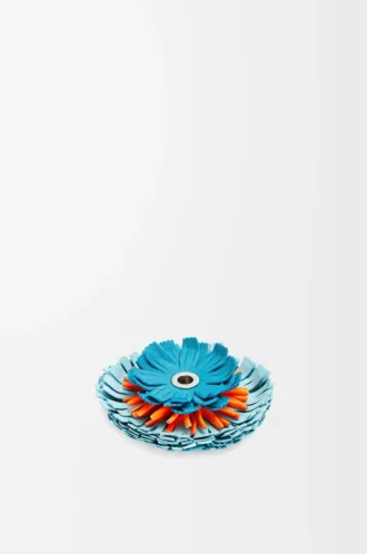 Blomsterbrosch i klassiskt kalvskinn Aqua