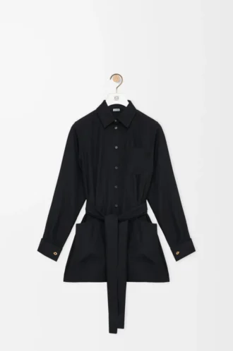 Blus med bälte i svart siden
