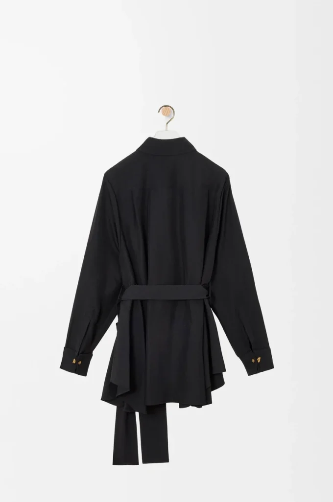 Blus med bälte i svart siden Blus med bälte i svart siden