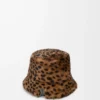 Bucket hat i tryckt shearling Beige/Brun Bucket hat i tryckt shearling Beige/Brun