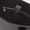 Buckle horisontell tote i klassiskt kalvskinn Svart Buckle horisontell tote i klassiskt kalvskinn Svart