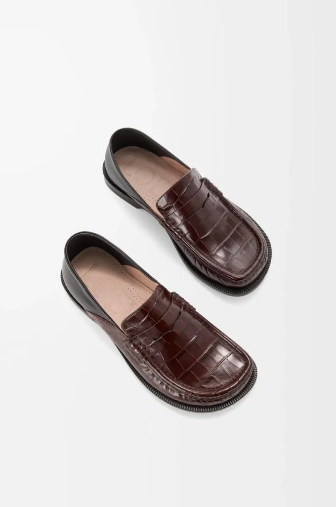 Campo loafers med flik bak i präglat kalvskinn och nappalammskinn Mörkbrun/svart
