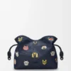 Cats medium Flamenco-clutch i broderad denim Blå Cats medium Flamenco-clutch i broderad denim Blå